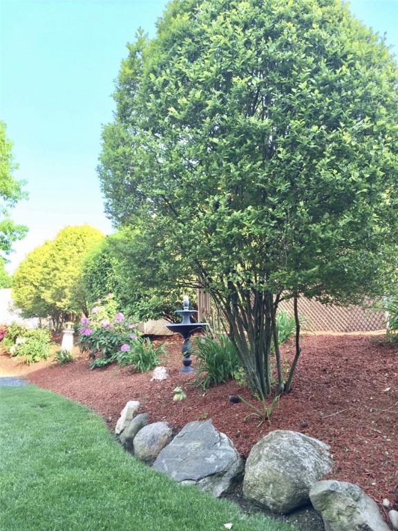 22 Laurel Lane Lincoln, RI 02865 - Photo 10 of 29 Back Yard