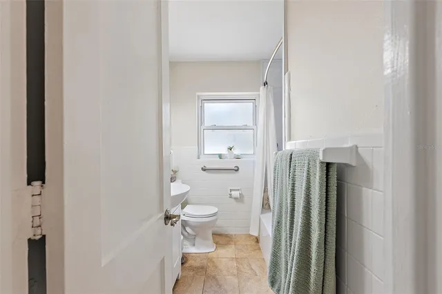 a bathroom with a toilet