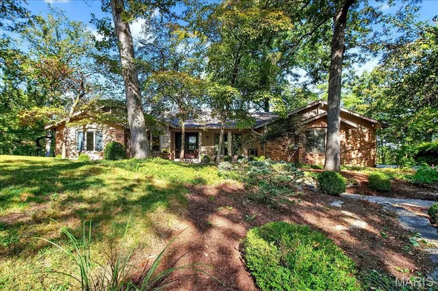 $774,900 | 16446 Dapple Gray Court, Chesterfield, MO 63005