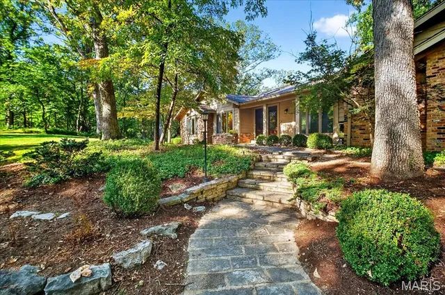 $774,900 | 16446 Dapple Gray Court, Chesterfield, MO 63005