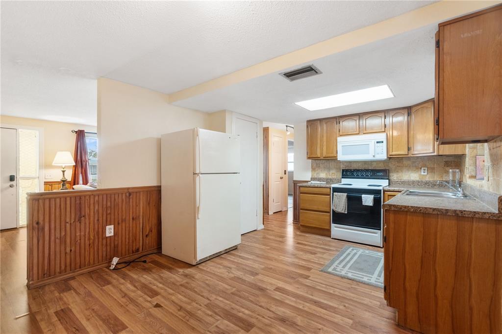 10736 Queens Road Port Richey, FL 34668 - Photo 8 of 27 Gallery Image 8