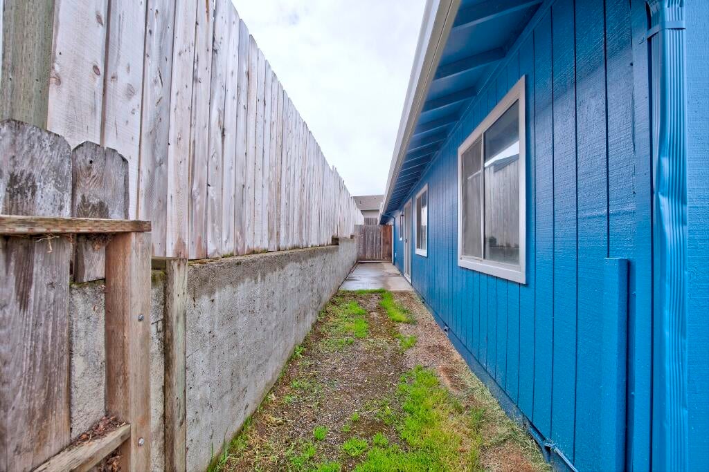 1756 Southwest Allen Creek Road, Unit 2 Grants Pass, OR 97527 - Photo 18 of 19 R-allen_cr018