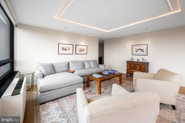 $325,000 | 4000 North Charles Street, Unit 702, Baltimore, MD 21218