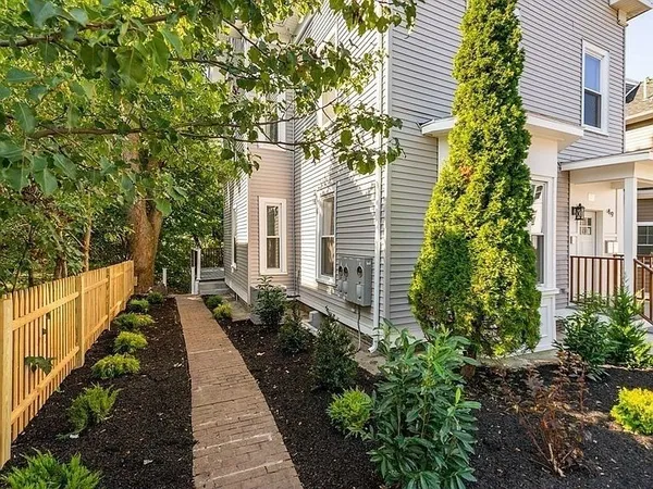a view of a pathway with house on both side