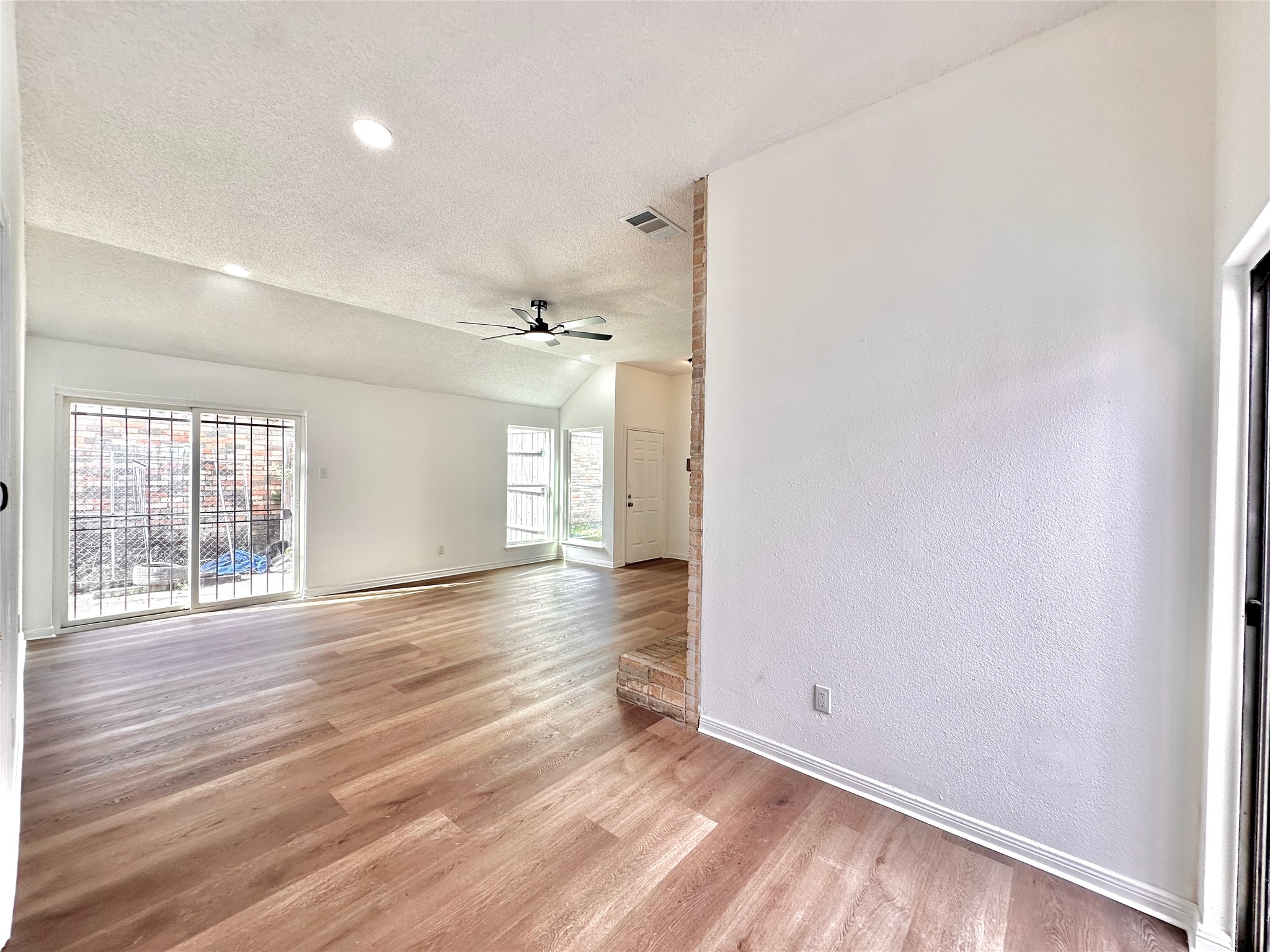 16411 Gold Ridge Lane Houston, TX 77053 - Photo 8 of 25