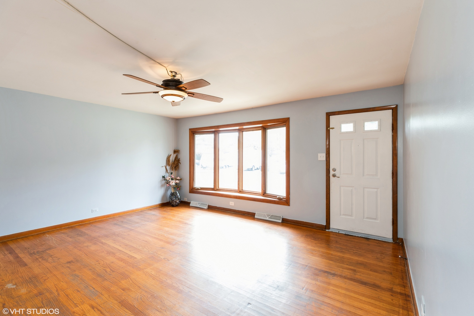 6054 107th Street Chicago Ridge, IL 60415 - Photo 4 of 27 an empty room with wooden floor and windows