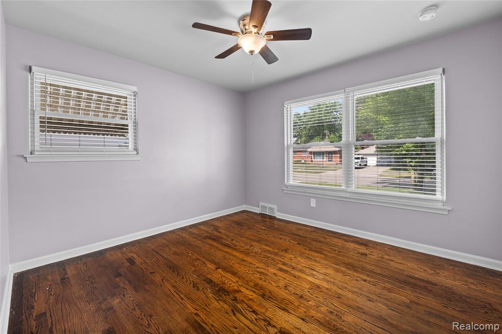 19044 Norwich Road Livonia, MI 48152 - Photo 10 of 27