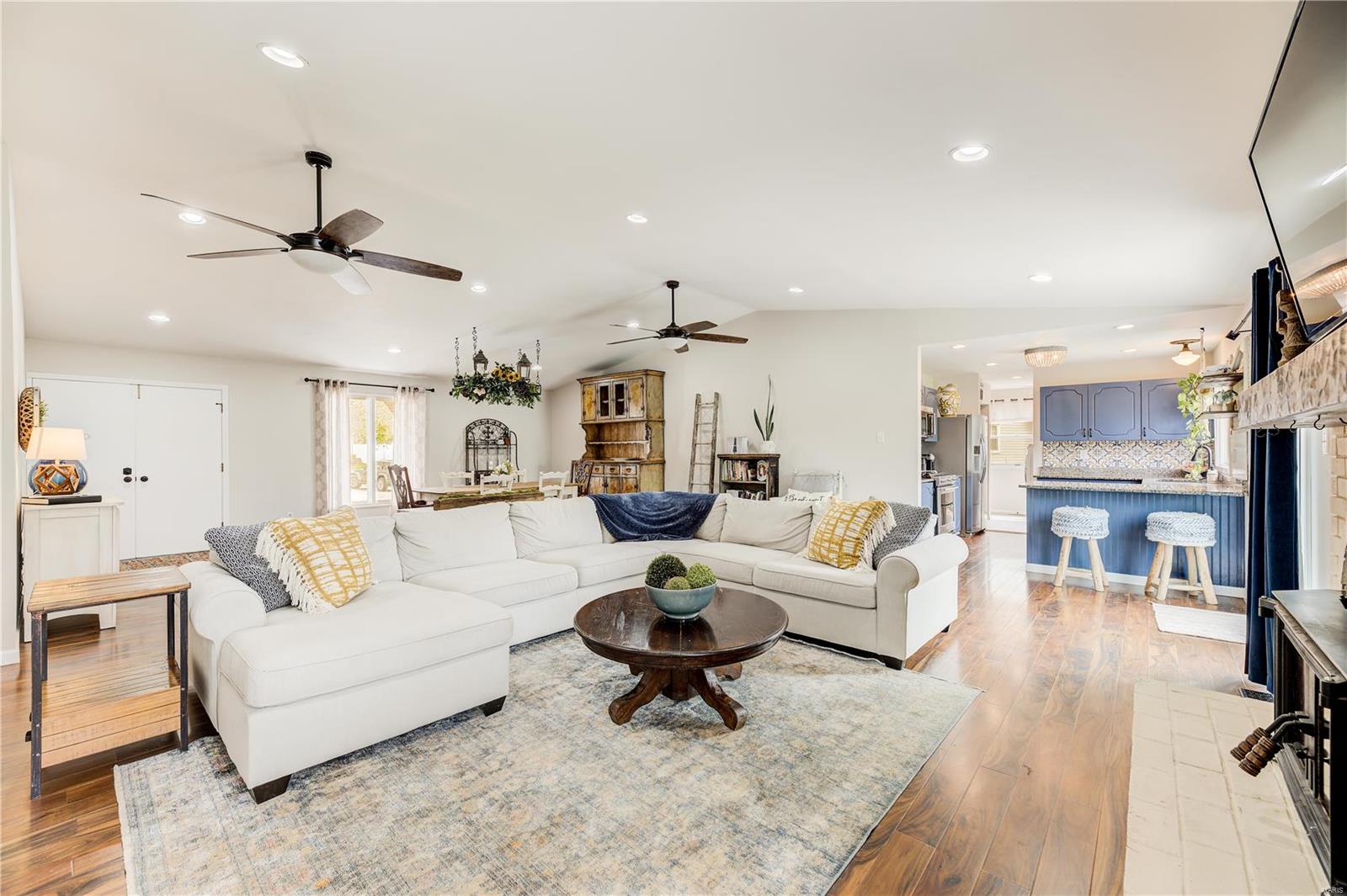 1858 Clover Ridge Court Chesterfield, MO 63017 - Photo 2 of 28 Gallery Image 2