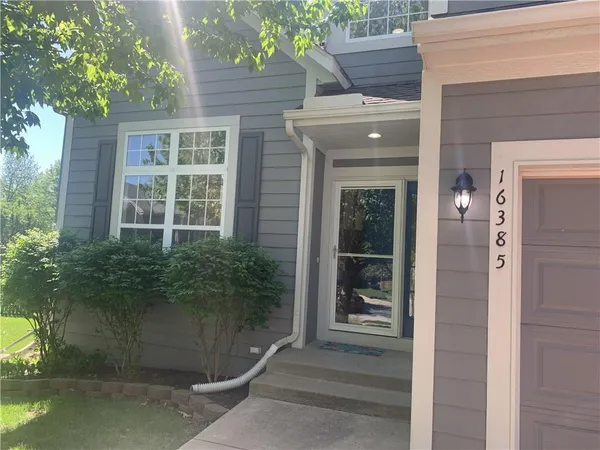 $405,000 | 16385 West 156th Terrace, Olathe, KS 66062