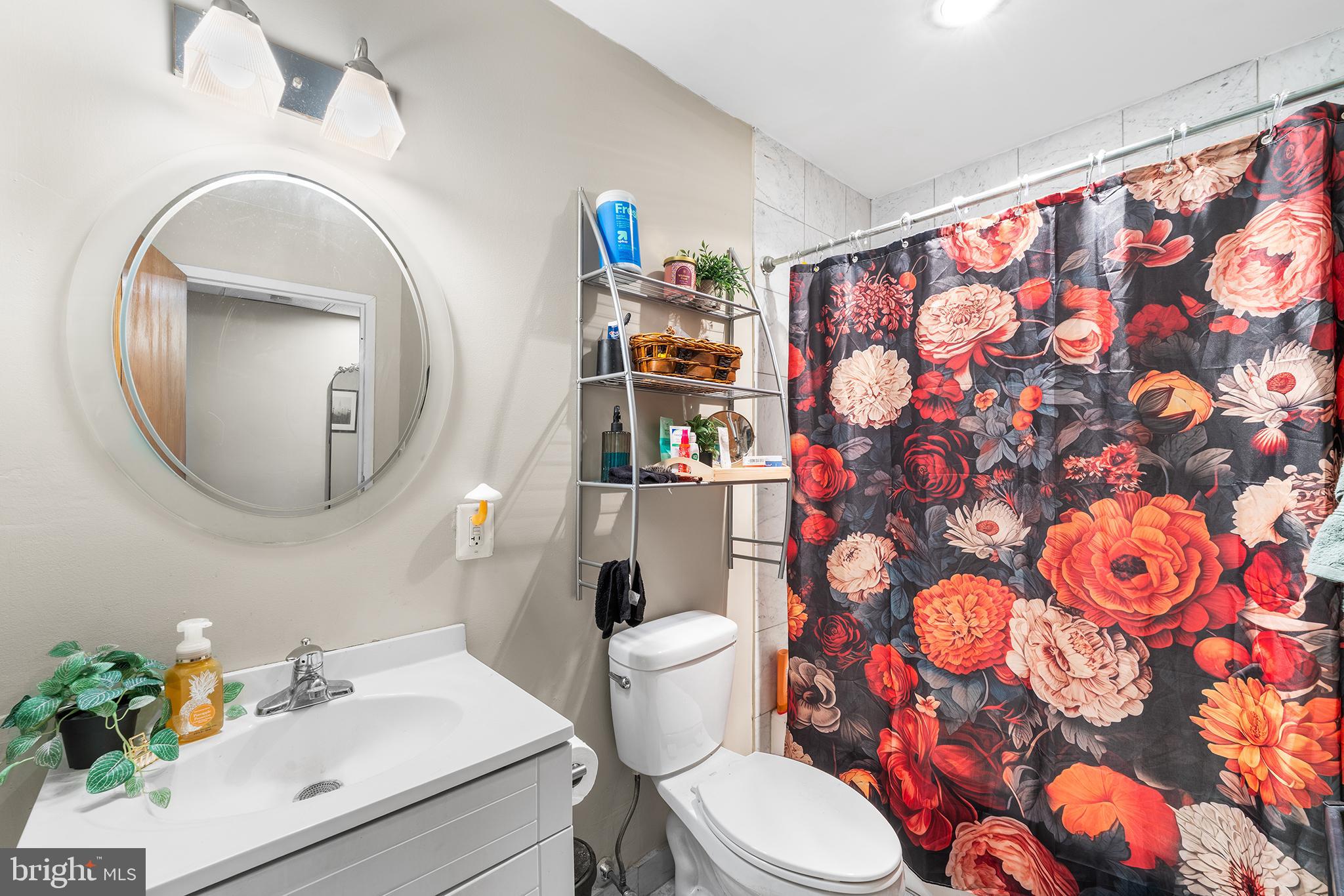 1939 Chestnut Street, Unit 2D Philadelphia, PA 19103 - Photo 21 of 32 Full Bathroom