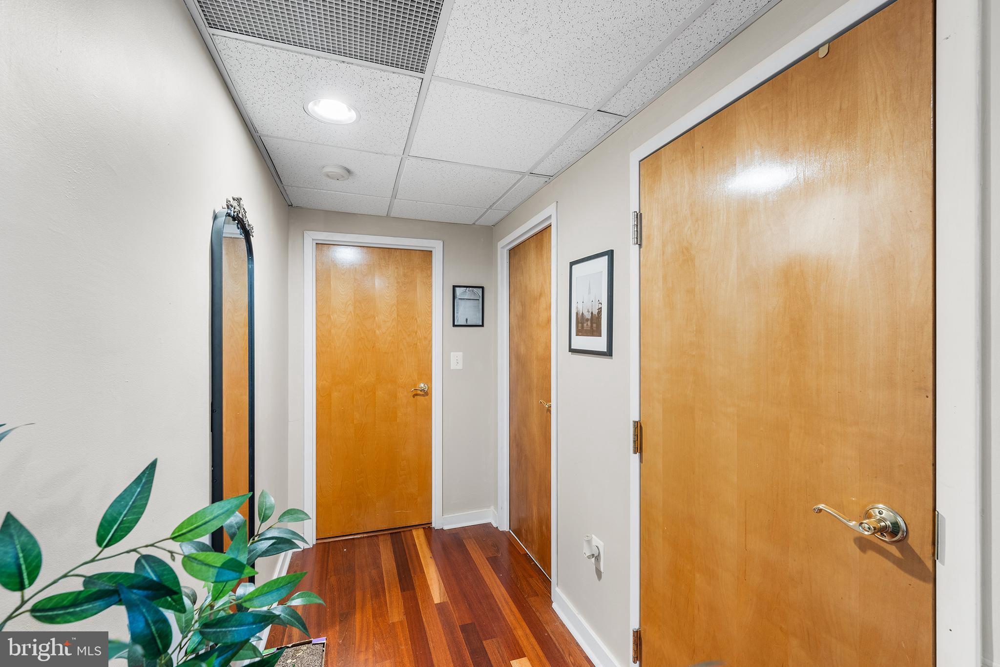 1939 Chestnut Street, Unit 2D Philadelphia, PA 19103 - Photo 23 of 32 Bedroom / Bathroom / Closet