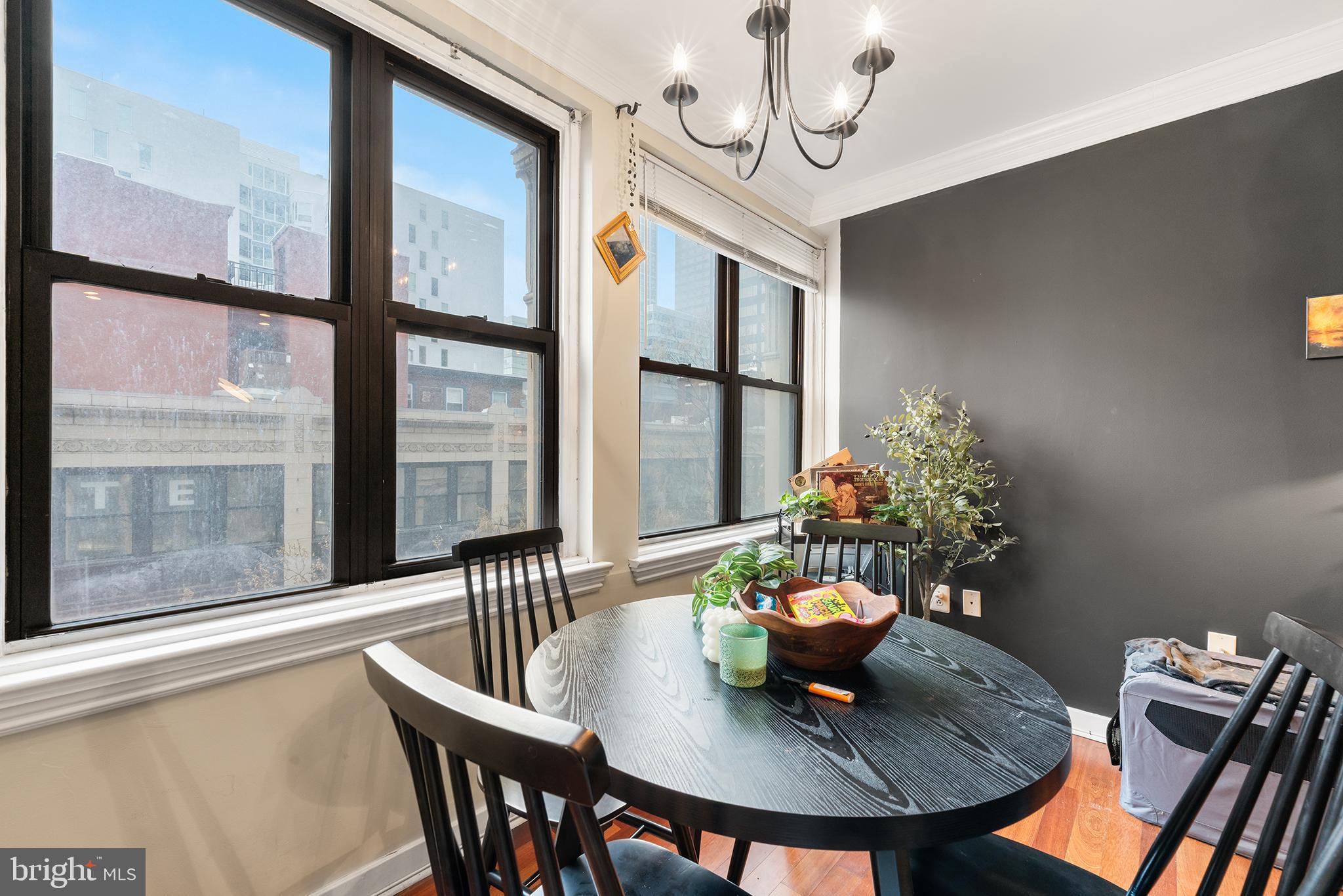 1939 Chestnut Street, Unit 2D Philadelphia, PA 19103 - Photo 10 of 32 Dining Area with South Facing Windows