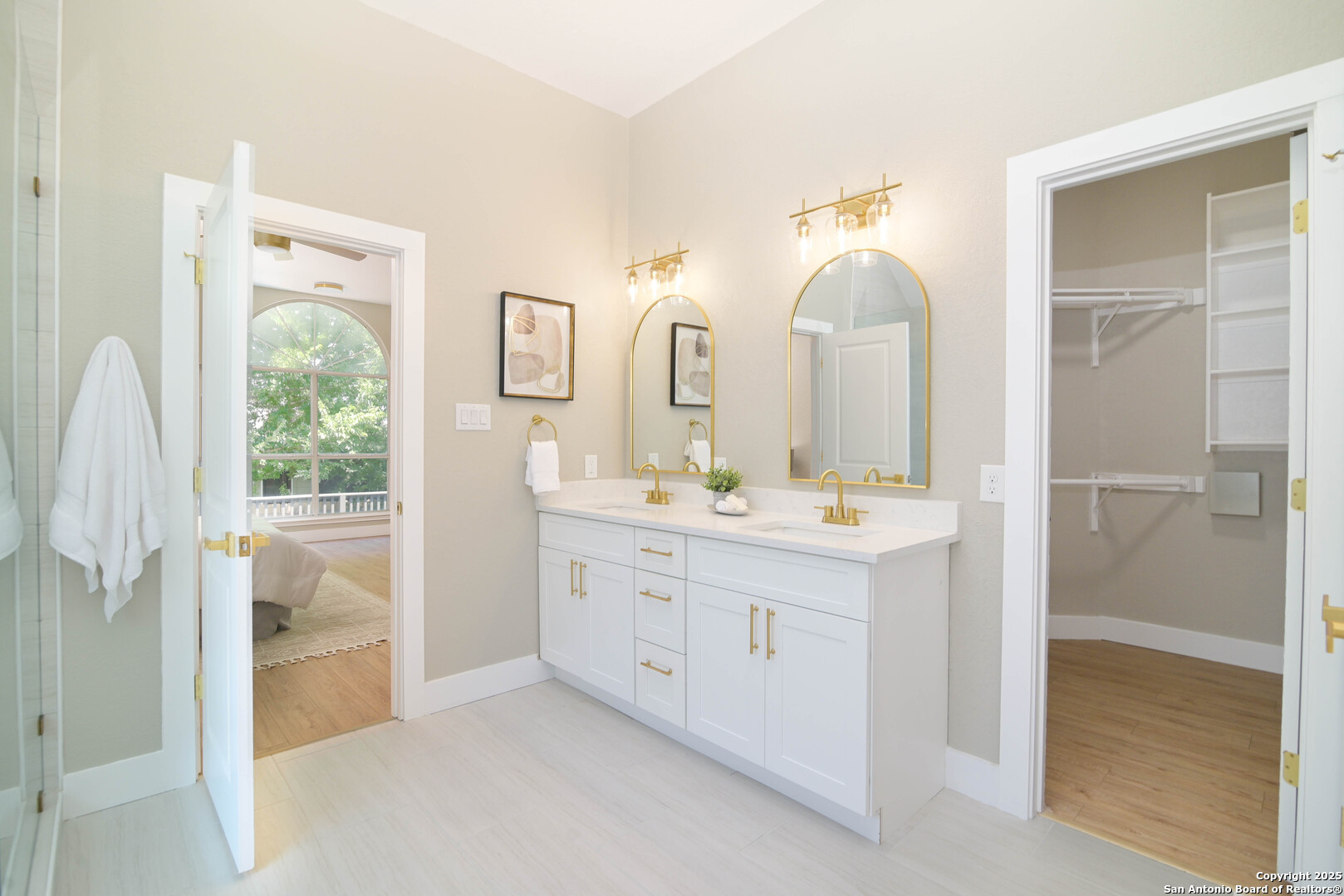 2155 North Ranch Estates Boulevard New Braunfels, TX 78130 - Photo 4 of 28 a bathroom with a double vanity sink and a mirror