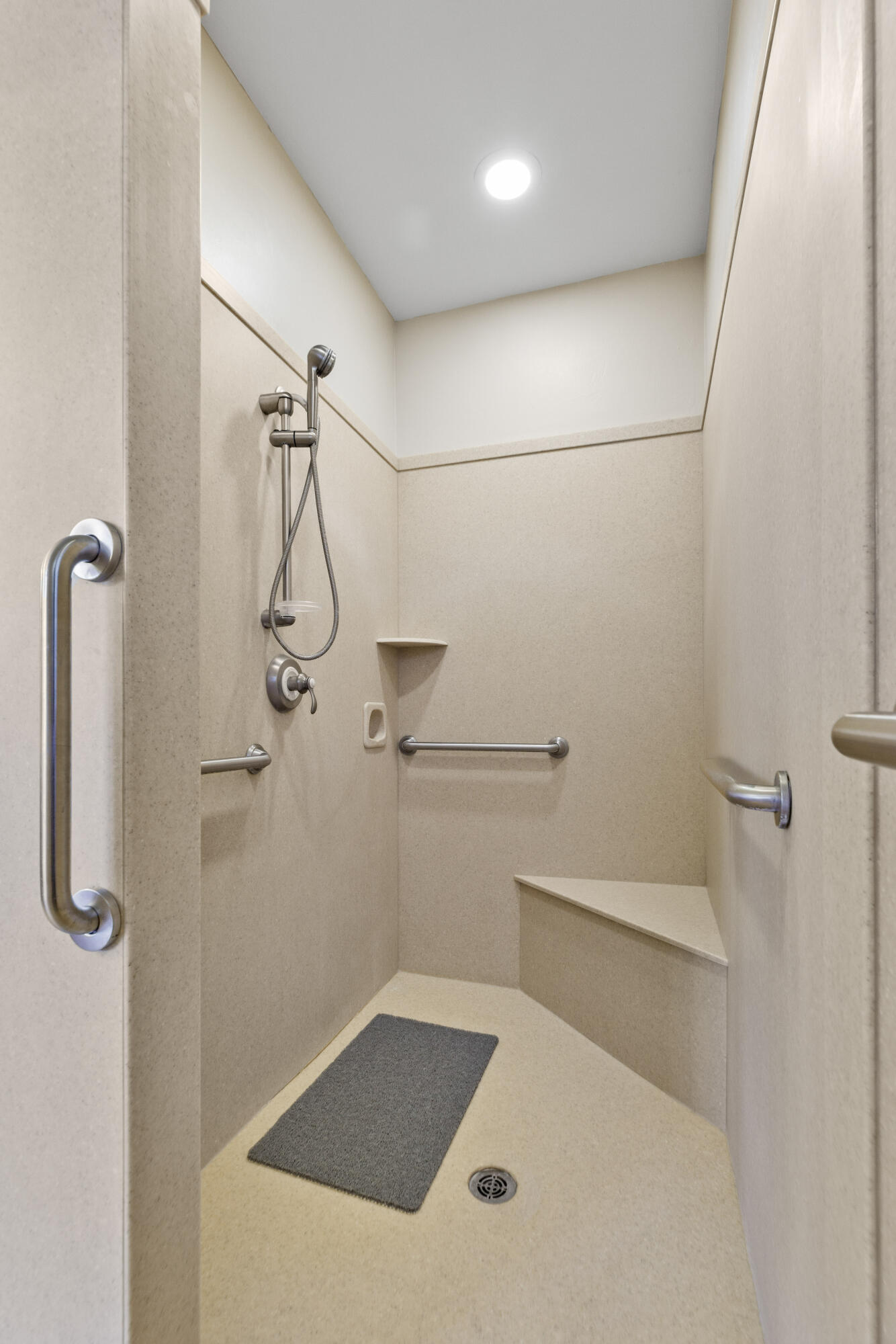 409 North Country Lane, Unit 39 St. George, UT 84770 - Photo 21 of 40 Primary Bathroom Shower