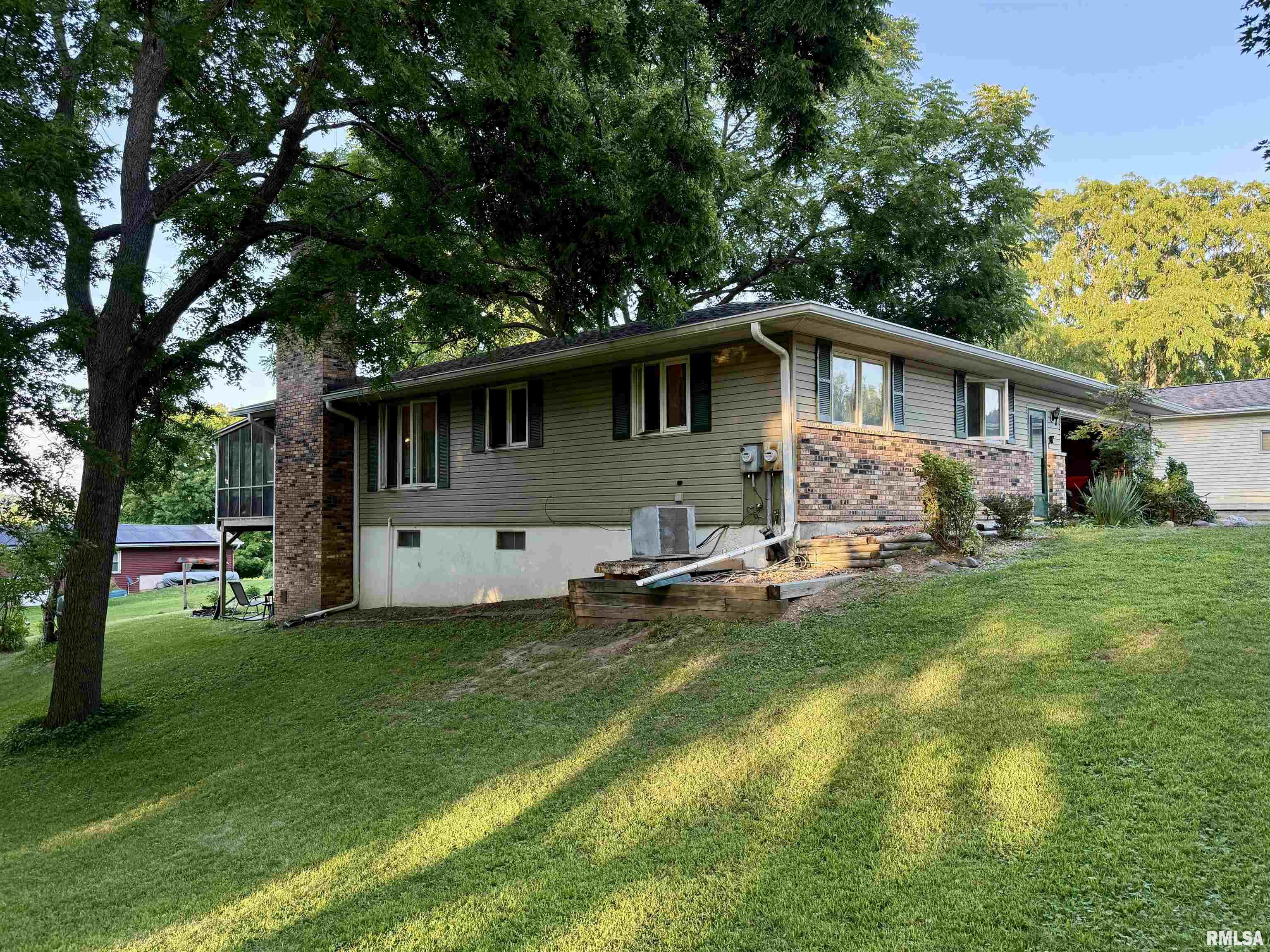 1066 Lakeview Road South Dahinda, IL 61428 - Photo 4 of 40