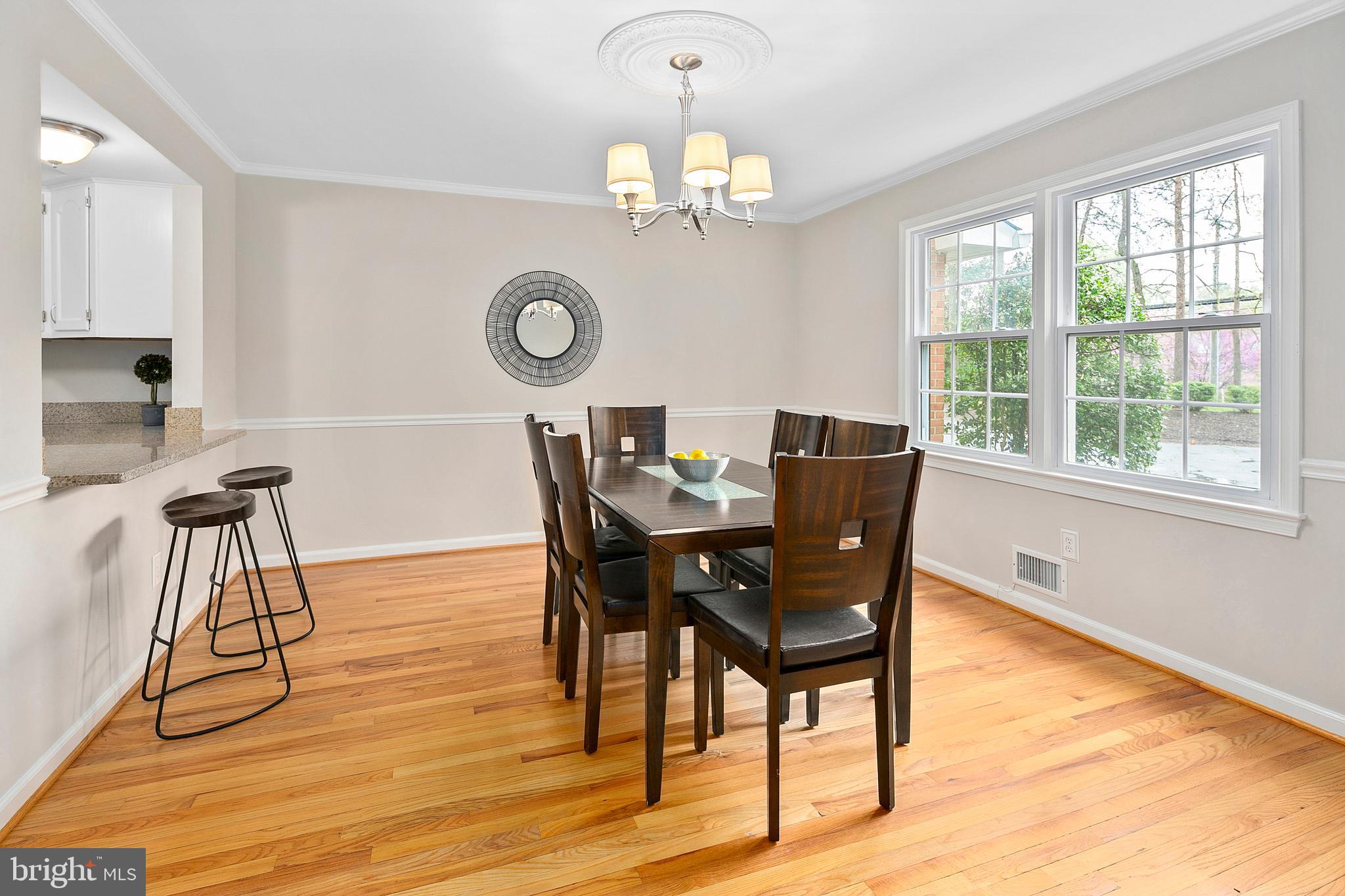 11928 Bennett Road Herndon, VA 20171 - Photo 8 of 39 Gallery Image 8