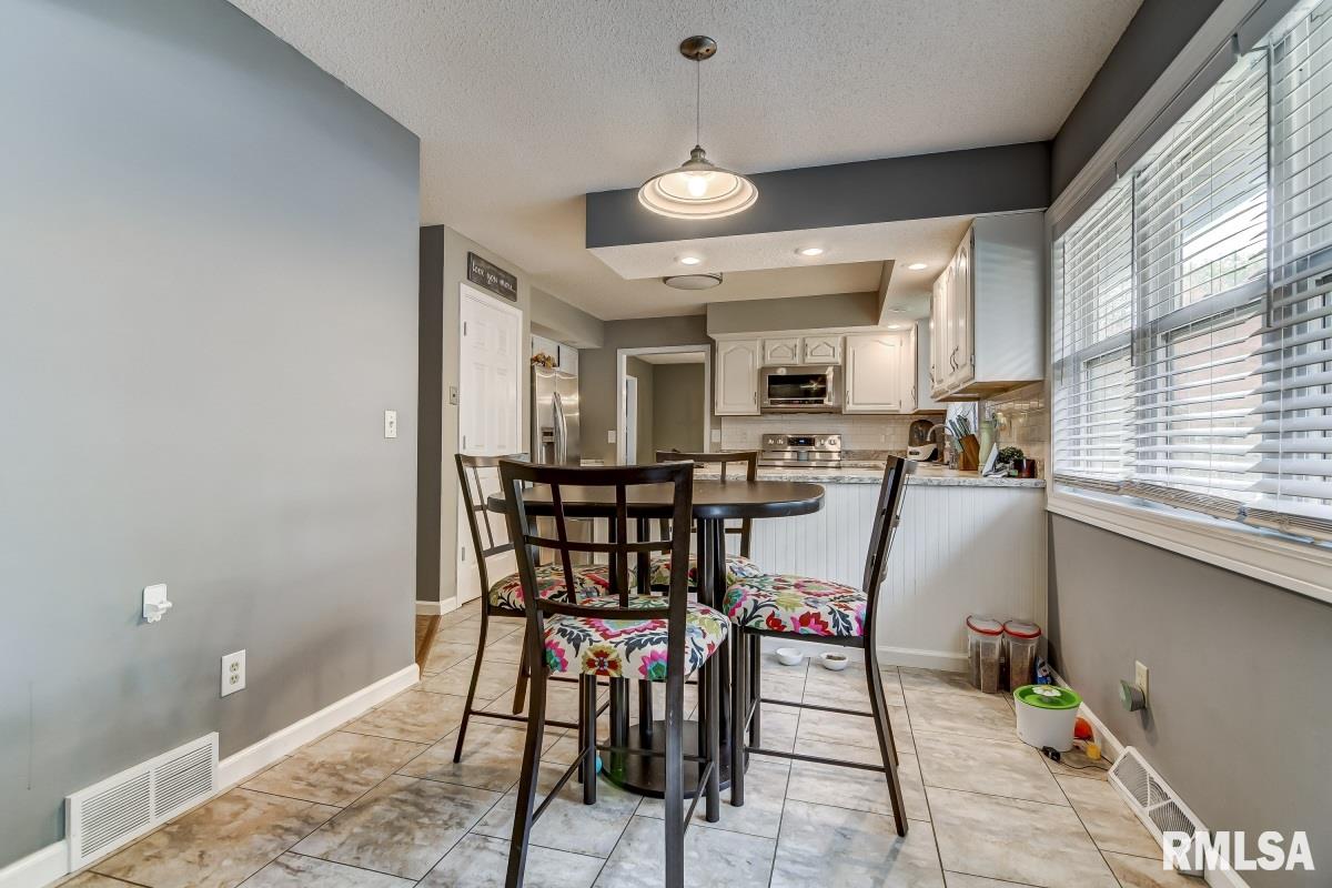 1509 Devonwood Springfield, IL 62704 - Photo 11 of 34 Gallery Image 11