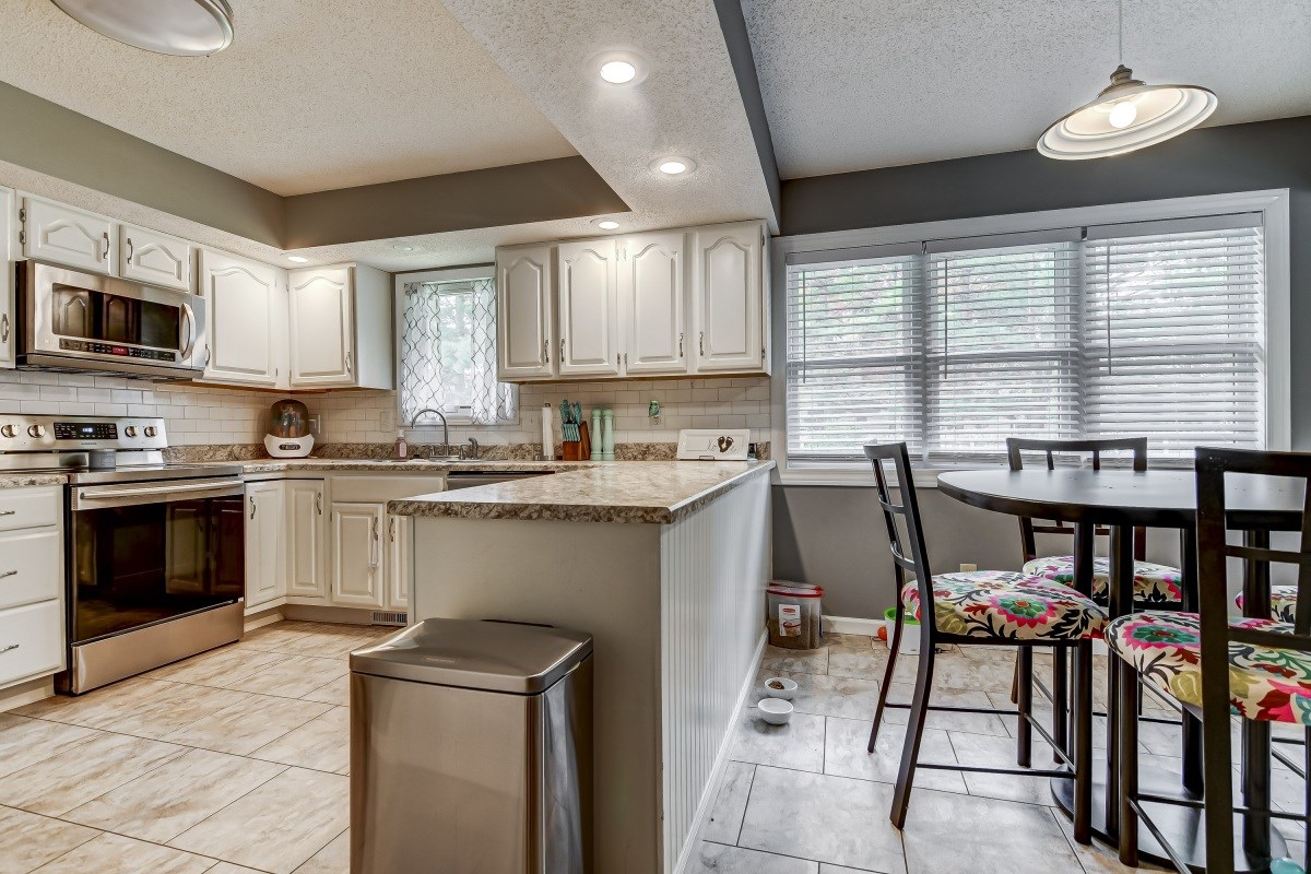 1509 Devonwood Springfield, IL 62704 - Photo 12 of 34 Gallery Image 12