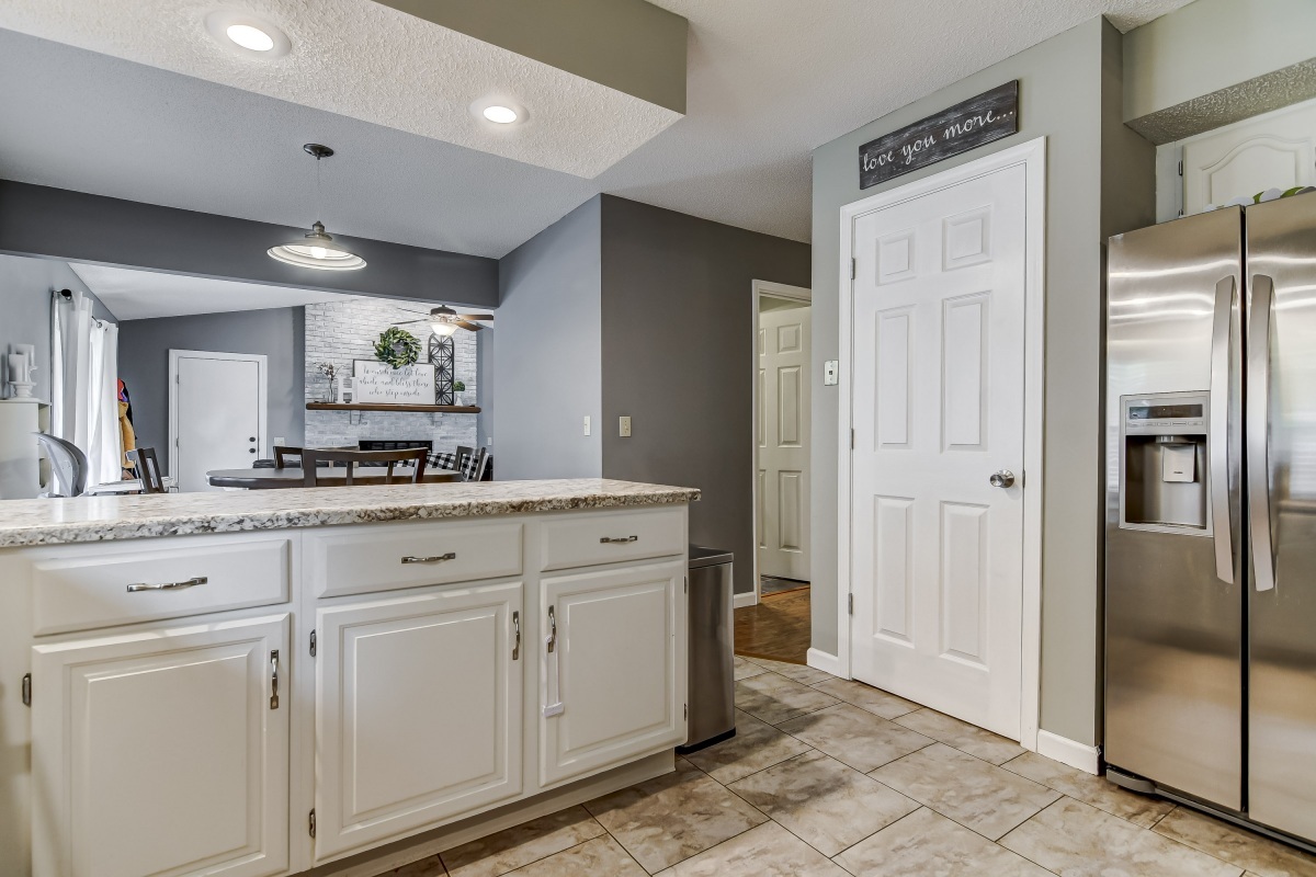 1509 Devonwood Springfield, IL 62704 - Photo 13 of 34 Gallery Image 13