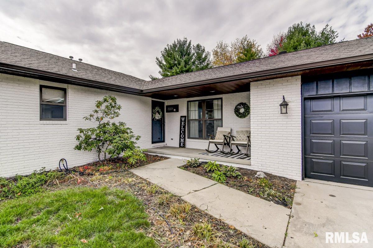 1509 Devonwood Springfield, IL 62704 - Photo 2 of 34 Gallery Image 2
