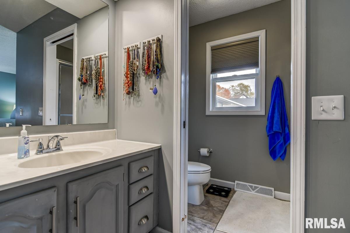 1509 Devonwood Springfield, IL 62704 - Photo 22 of 34 Gallery Image 22