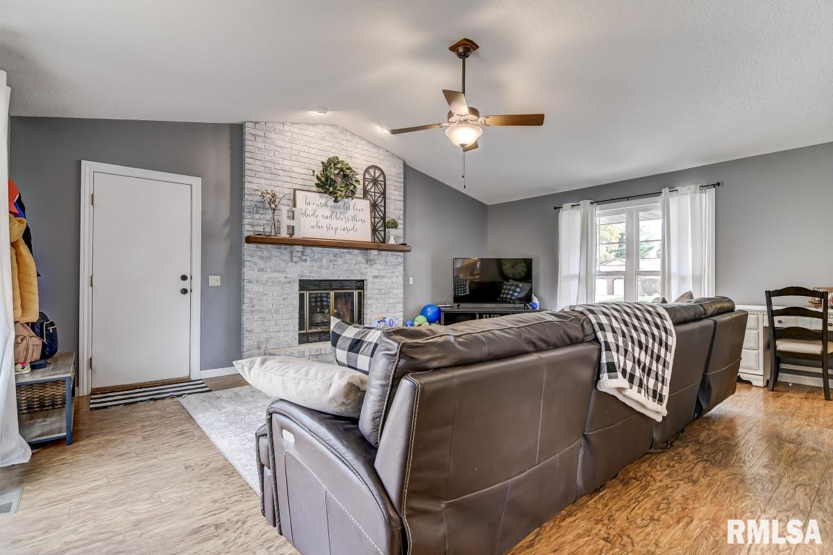 1509 Devonwood Springfield, IL 62704 - Photo 5 of 34 Gallery Image 5
