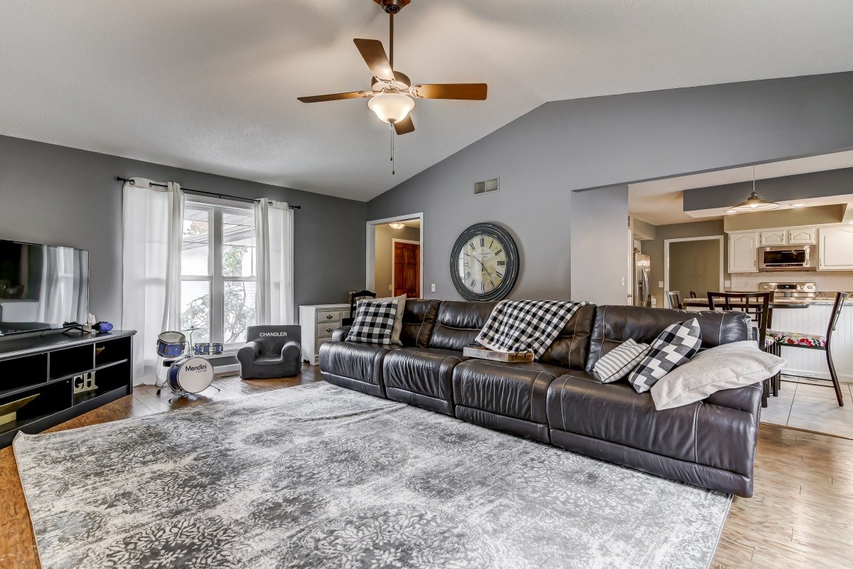 1509 Devonwood Springfield, IL 62704 - Photo 6 of 34 Gallery Image 6
