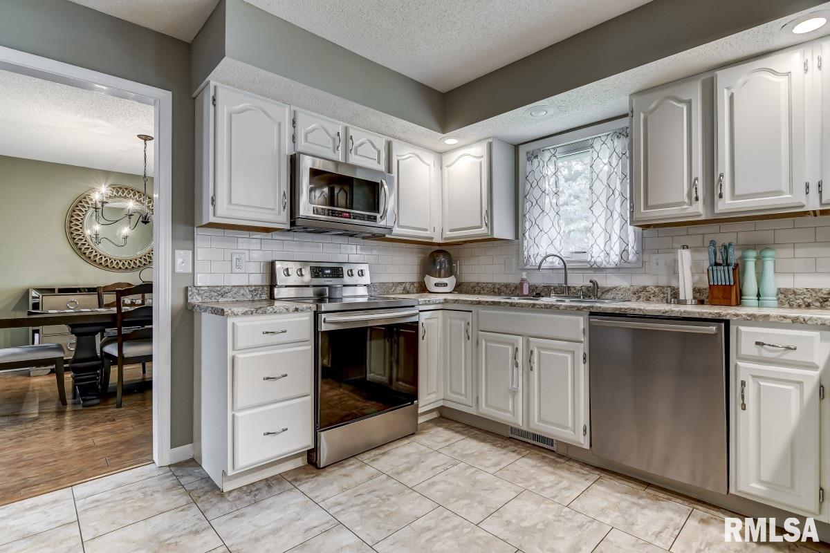 1509 Devonwood Springfield, IL 62704 - Photo 9 of 34 Gallery Image 9