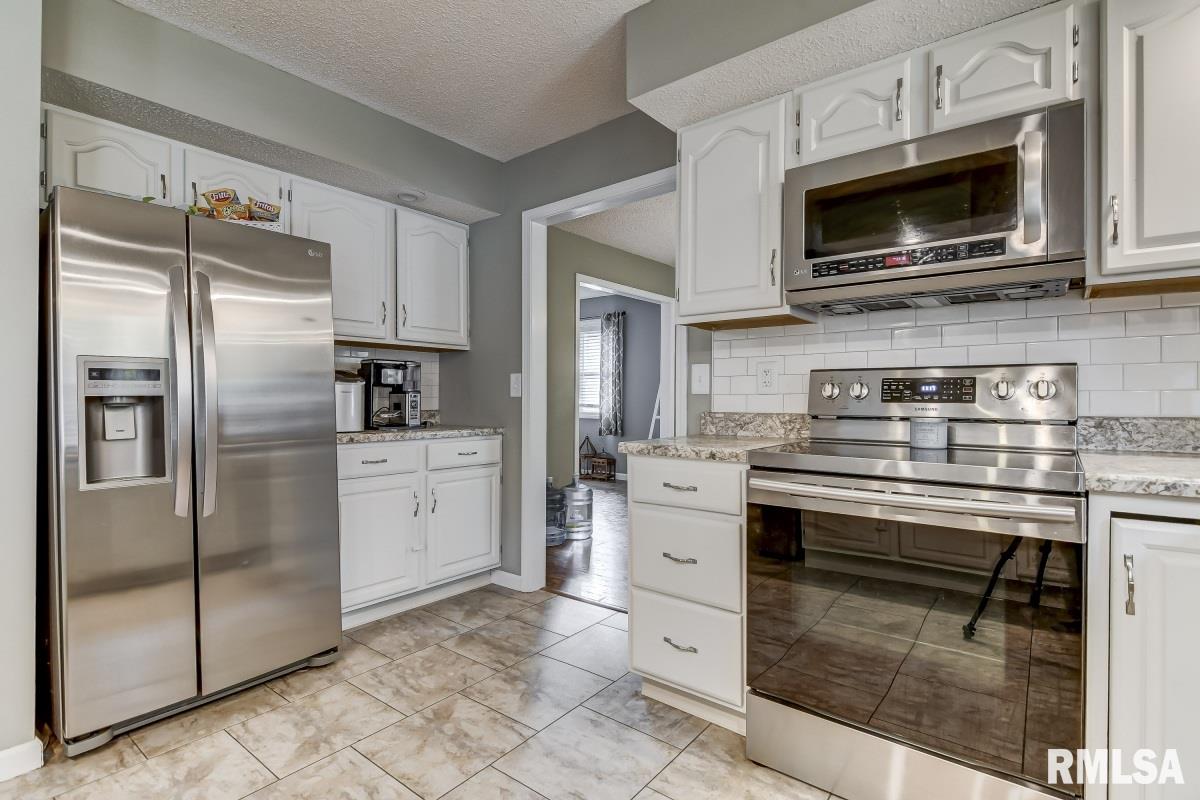1509 Devonwood Springfield, IL 62704 - Photo 10 of 34 Gallery Image 10