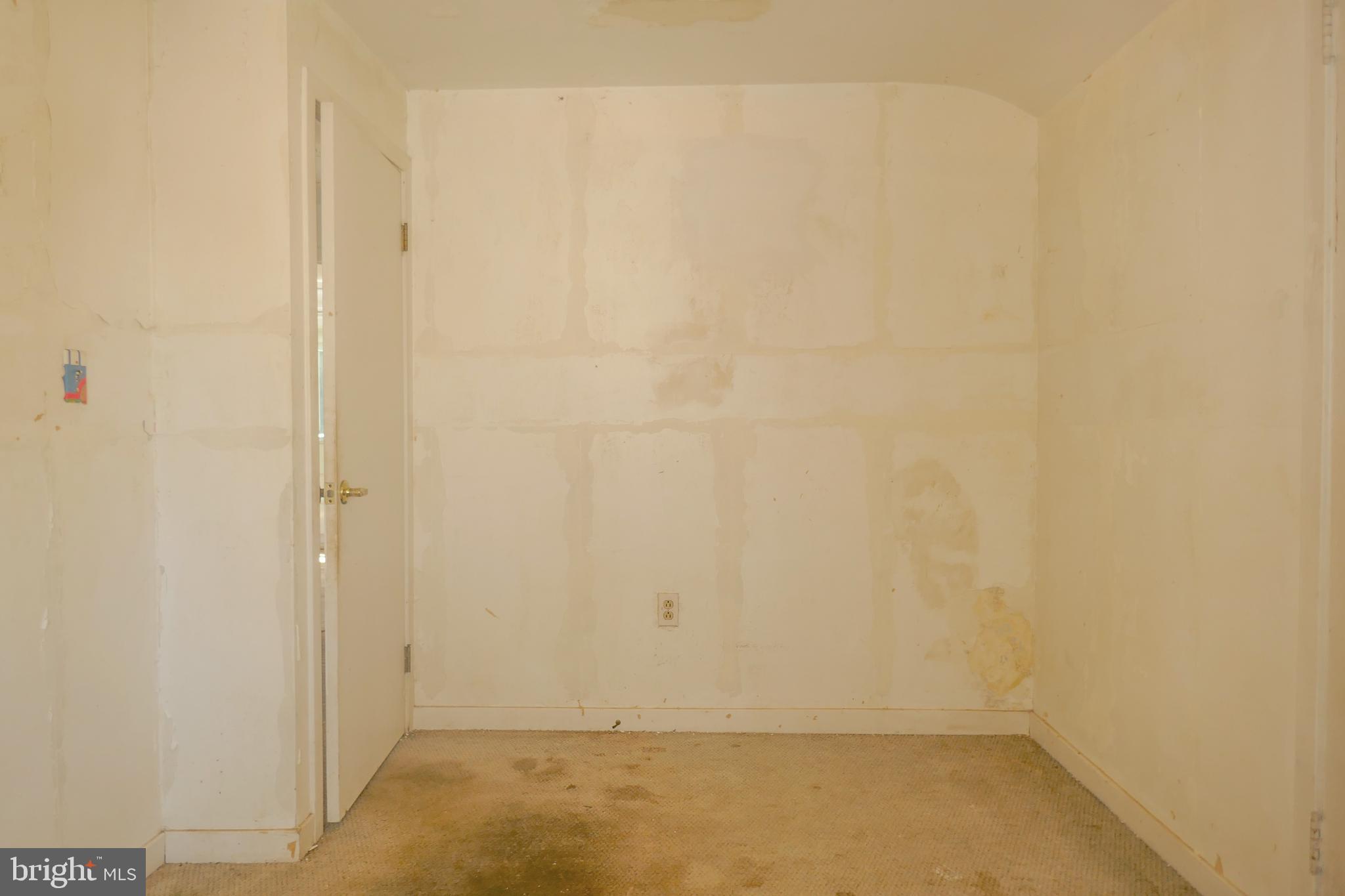 4204 Colonial Road Baltimore, MD 21208 - Photo 11 of 35