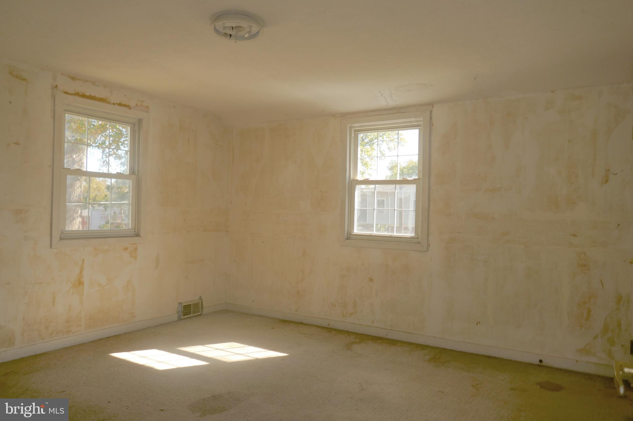 4204 Colonial Road Baltimore, MD 21208 - Photo 12 of 35