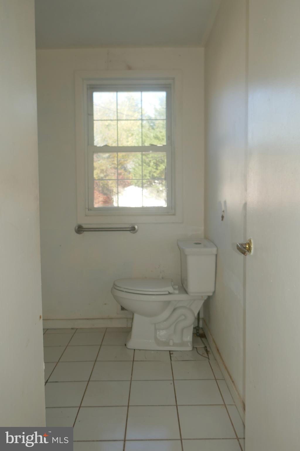 4204 Colonial Road Baltimore, MD 21208 - Photo 15 of 35