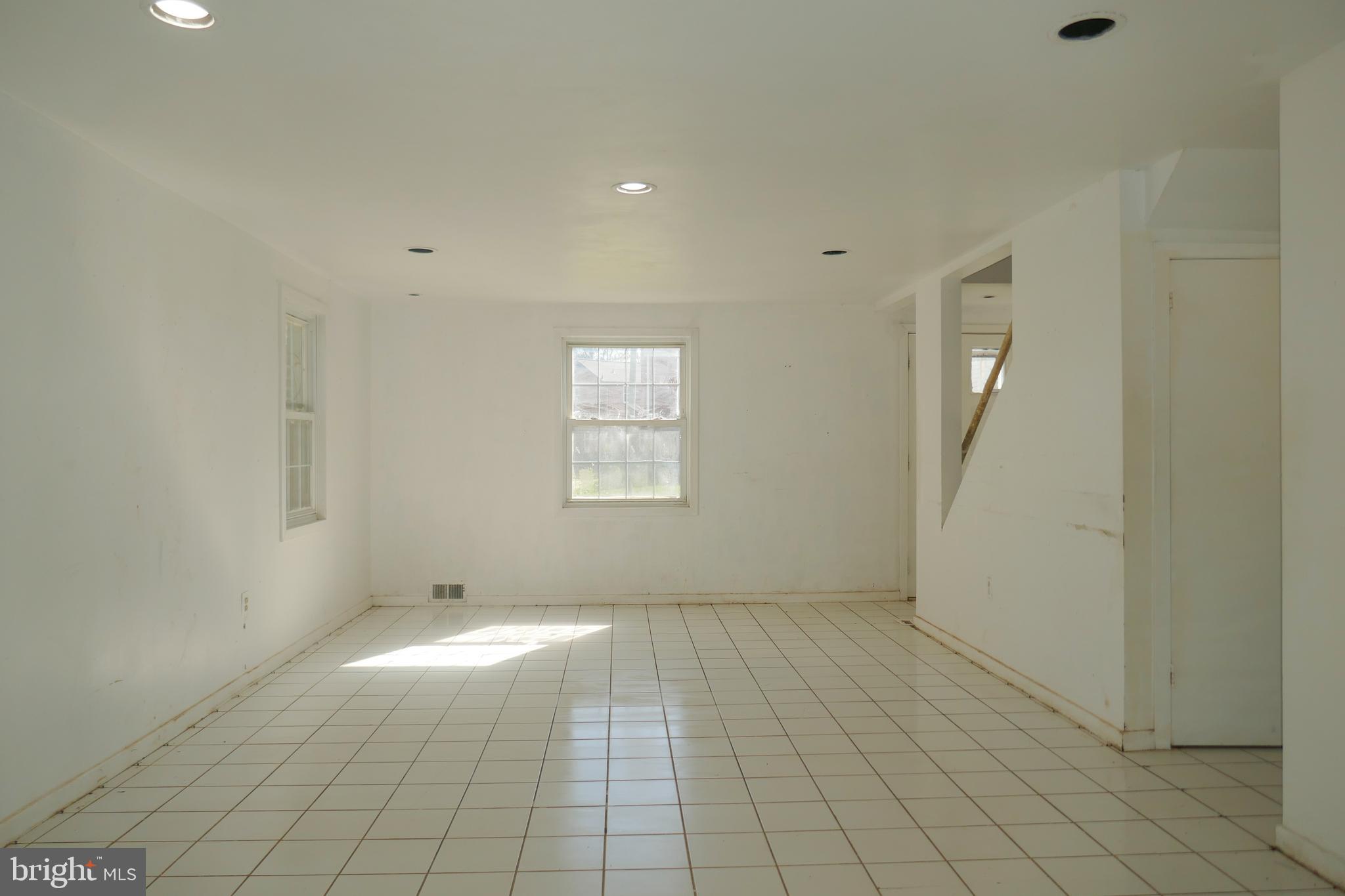 4204 Colonial Road Baltimore, MD 21208 - Photo 3 of 35