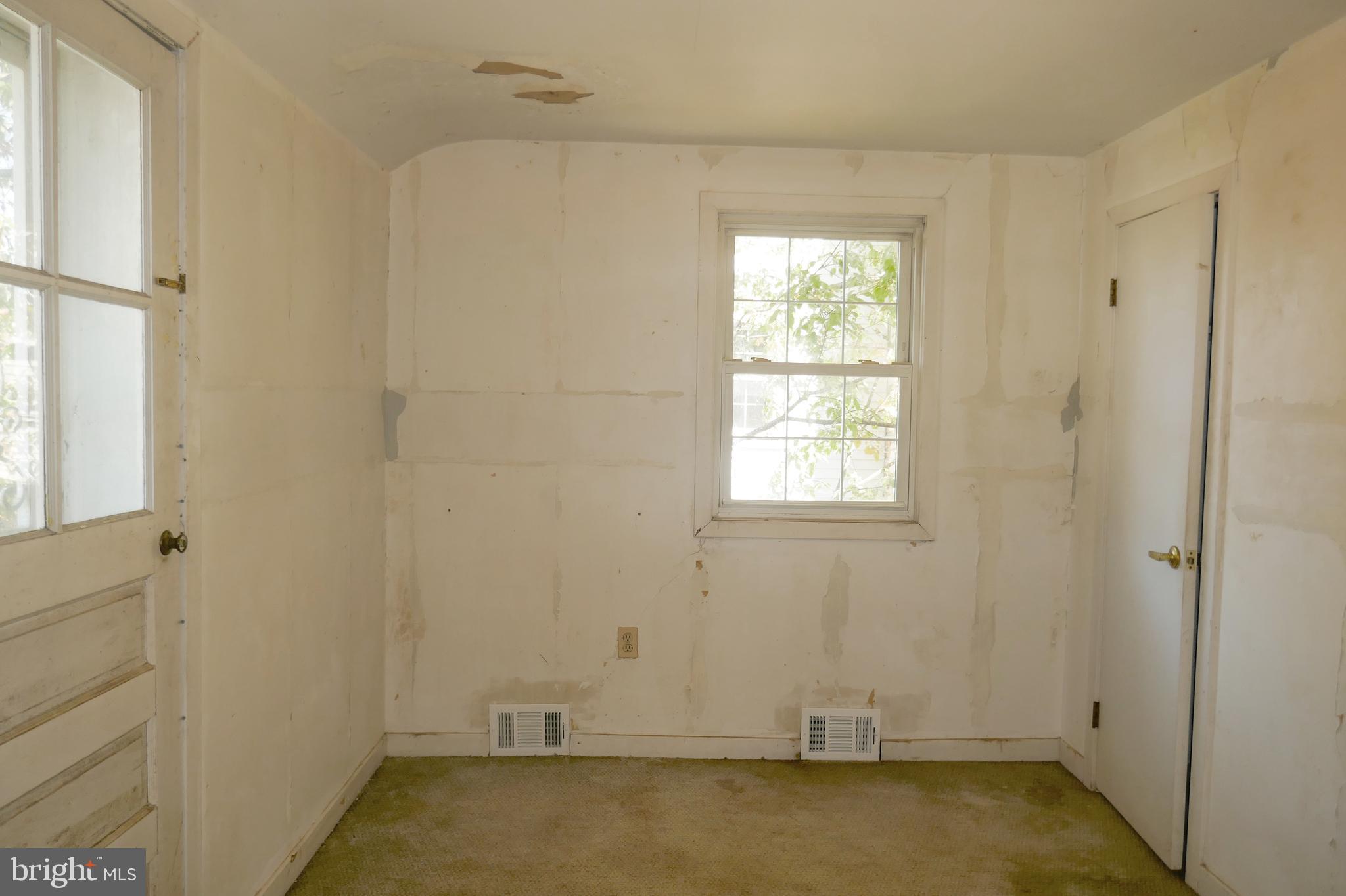 4204 Colonial Road Baltimore, MD 21208 - Photo 10 of 35