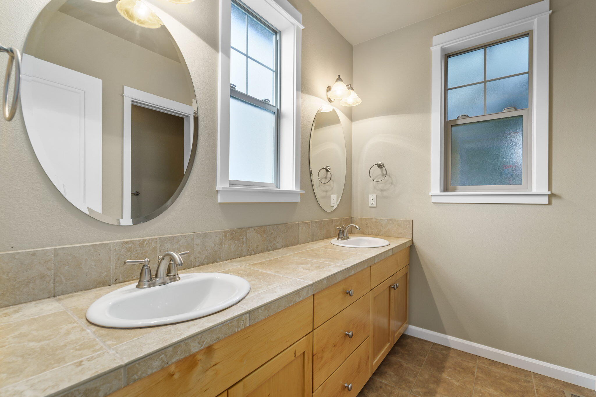 1408 Northeast Hudspeth Road Prineville, OR 97754 - Photo 15 of 26 Dual Vanity