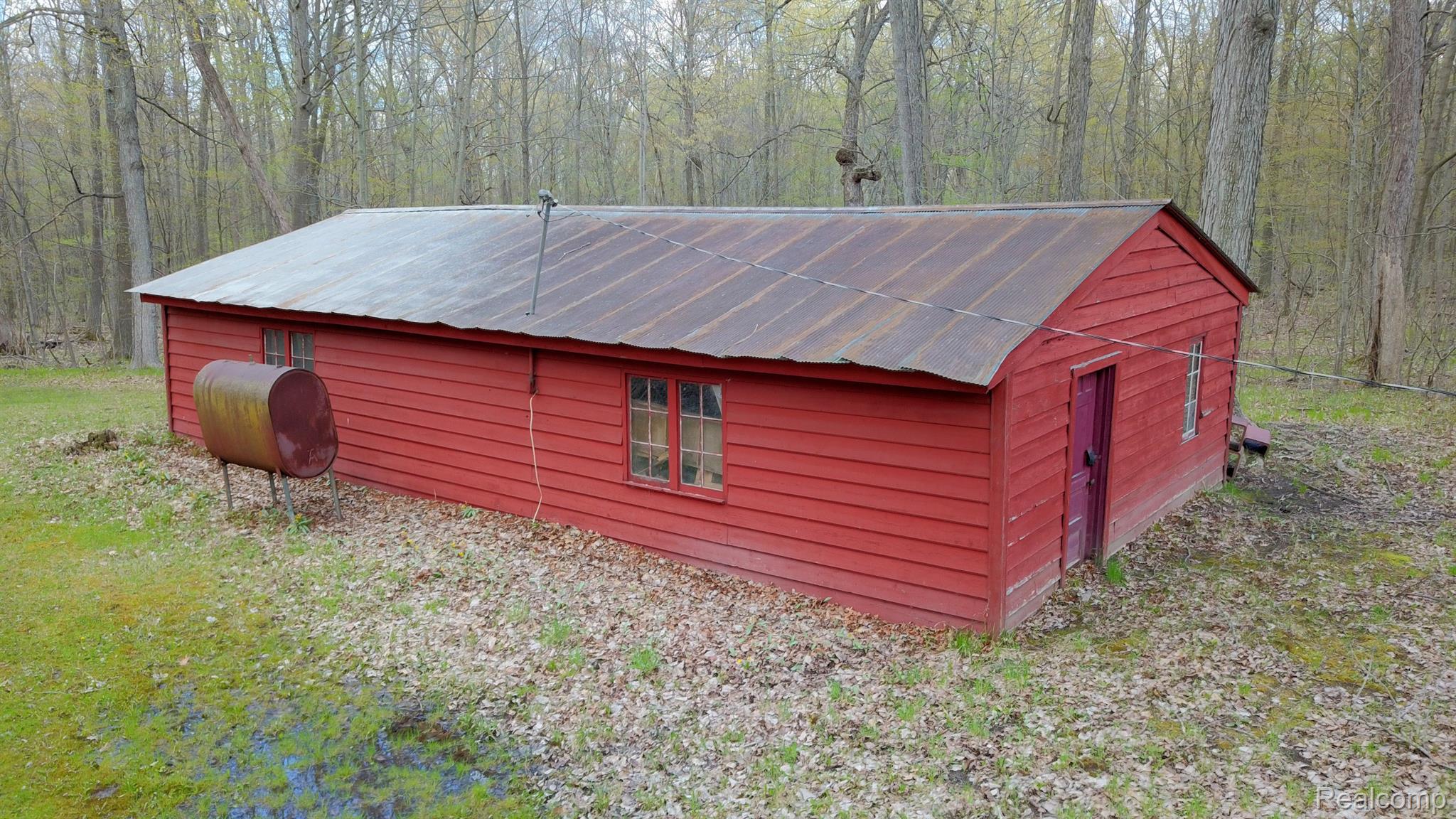 9451 South State Road Goodrich, MI 48438 - Photo 14 of 21 Barn