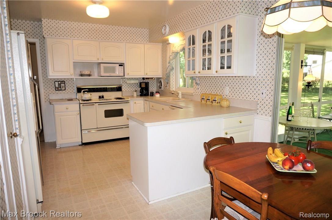 20210 Old Coach Road Franklin, MI 48025 - Photo 7 of 37 Lovely Kitchen