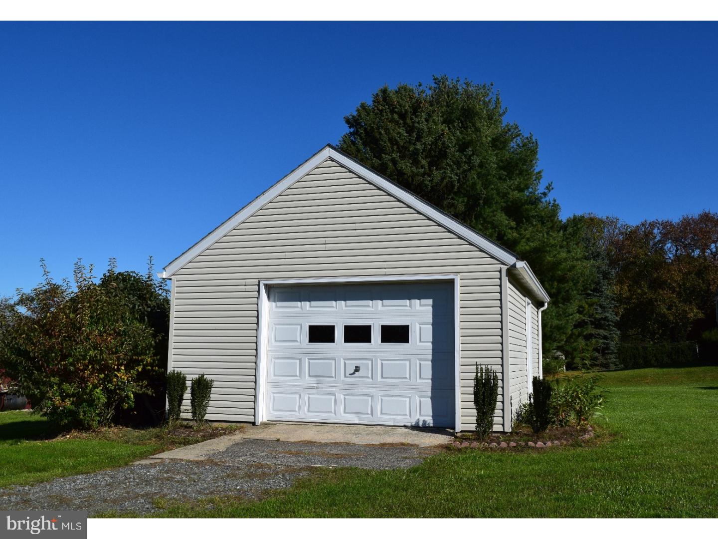 1687 County Line Road Bechtelsville, PA 19505 - Photo 18 of 25 Garage