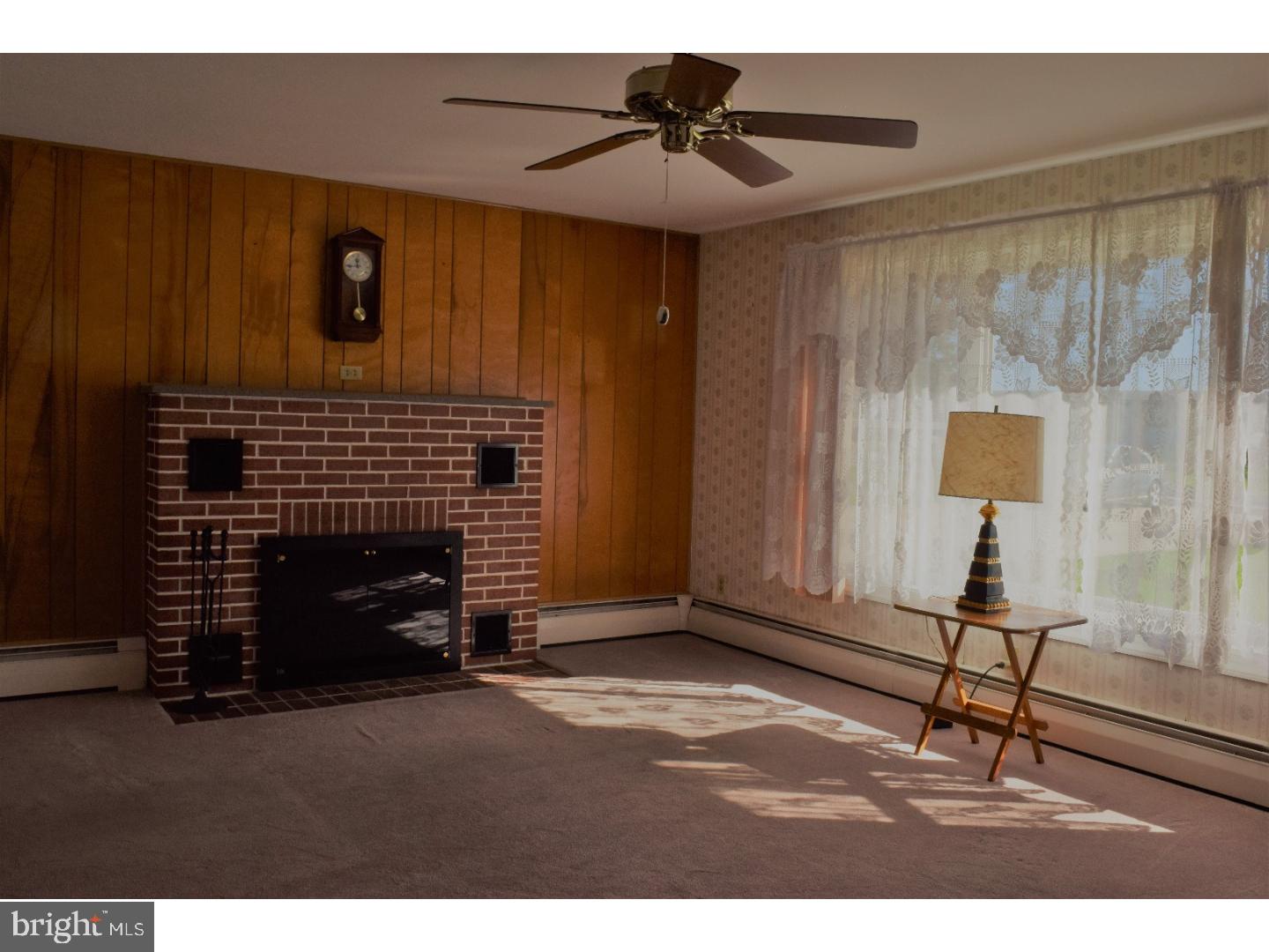 1687 County Line Road Bechtelsville, PA 19505 - Photo 4 of 25 Living Room
