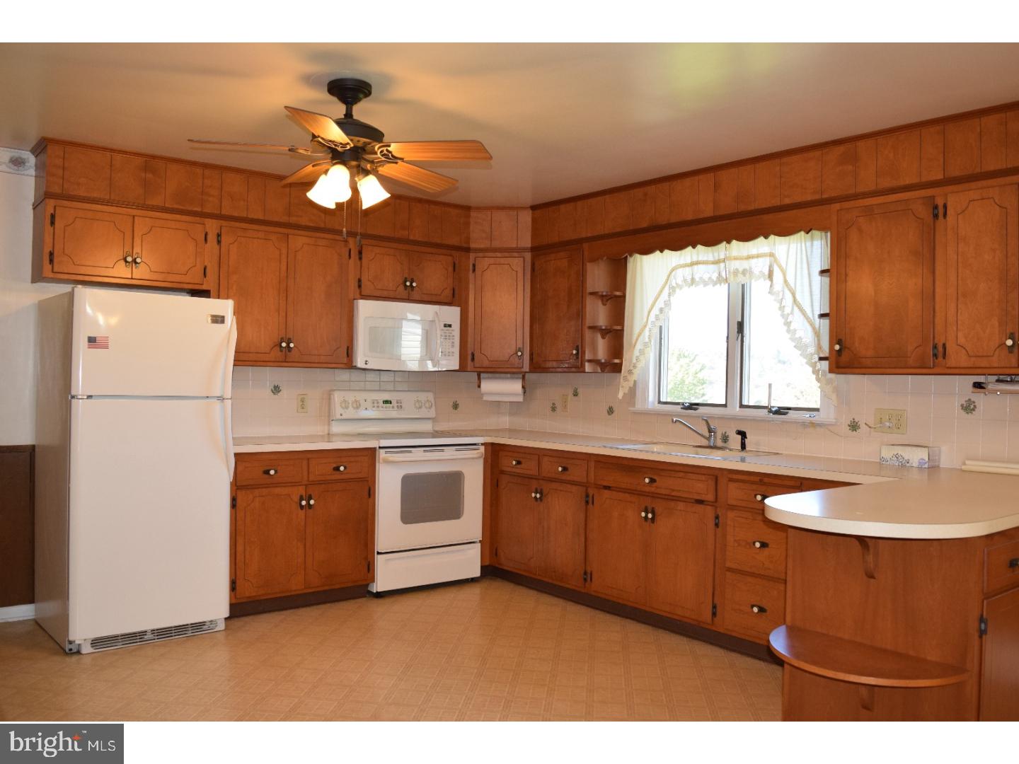 1687 County Line Road Bechtelsville, PA 19505 - Photo 6 of 25 Kitchen