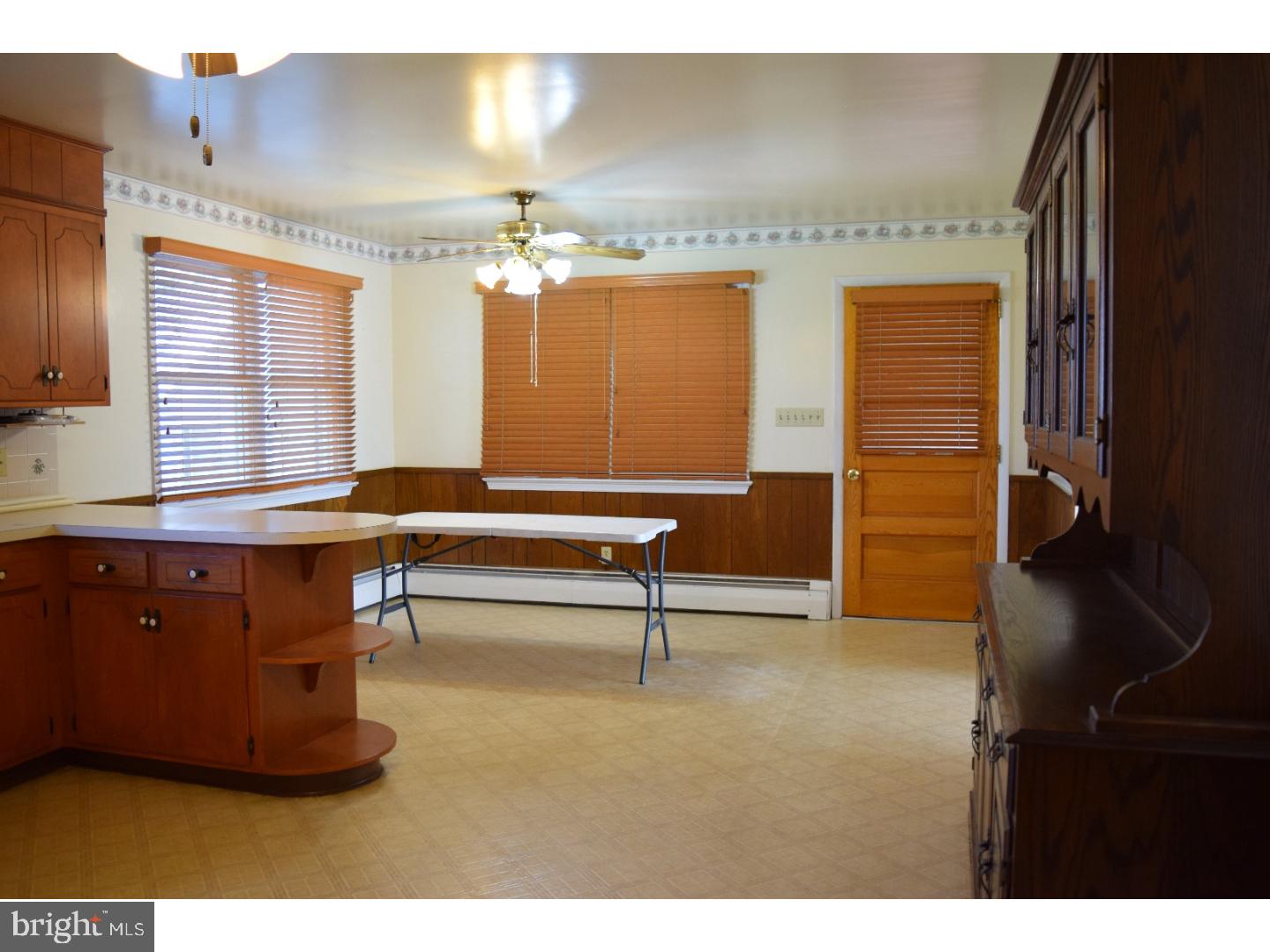 1687 County Line Road Bechtelsville, PA 19505 - Photo 8 of 25 Breakfast Room