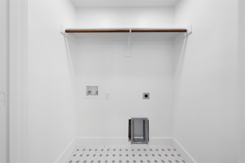 104 Mockingbird Street Ector, TX 75439 - Photo 24 of 40 a close view of a shower in a bathroom