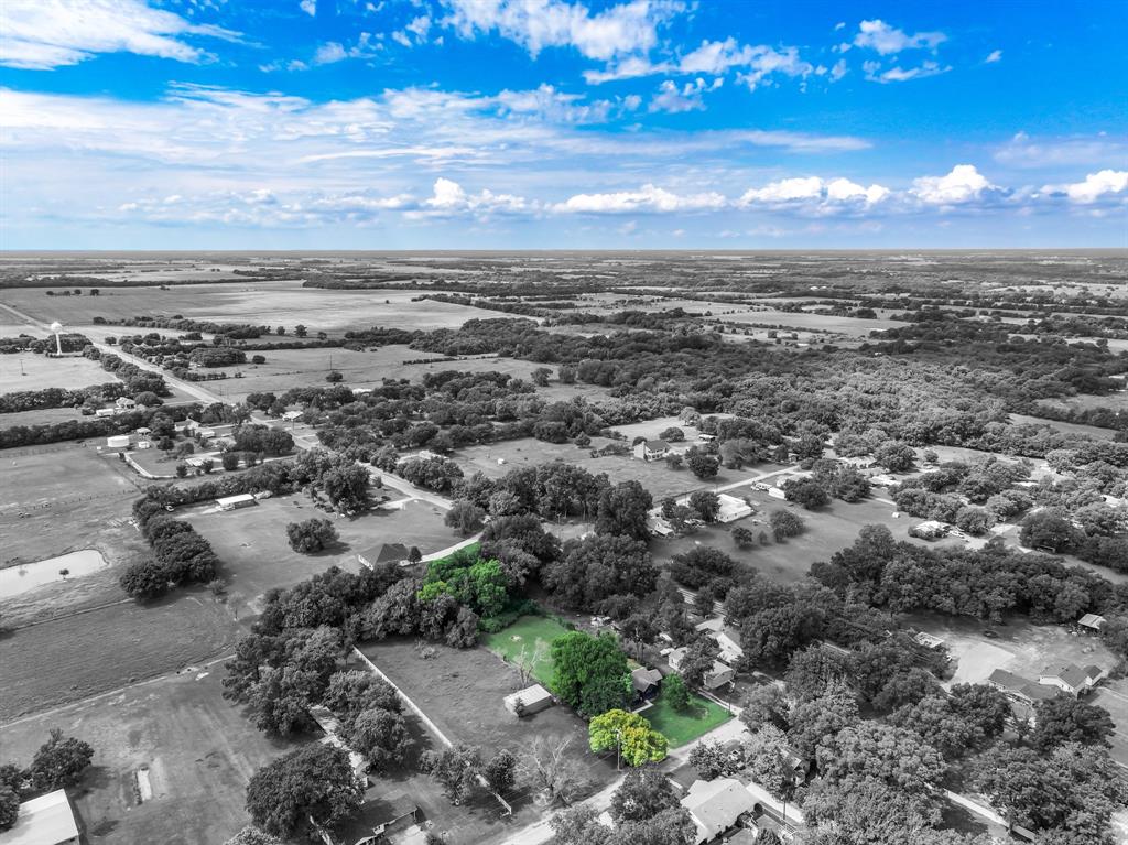 104 Mockingbird Street Ector, TX 75439 - Photo 3 of 40