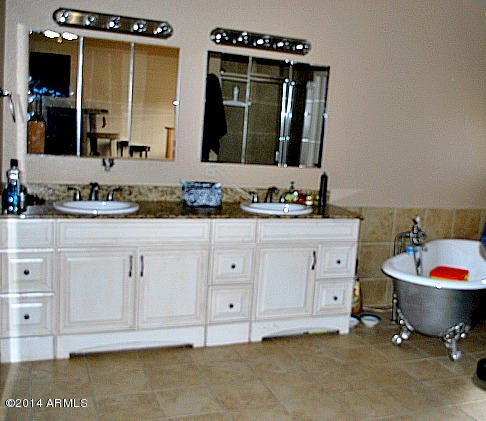 831 East Cloud Road Phoenix, AZ 85086 - Photo 18 of 29 master main bath2