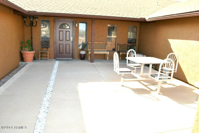 831 East Cloud Road Phoenix, AZ 85086 - Photo 3 of 29 courtyard