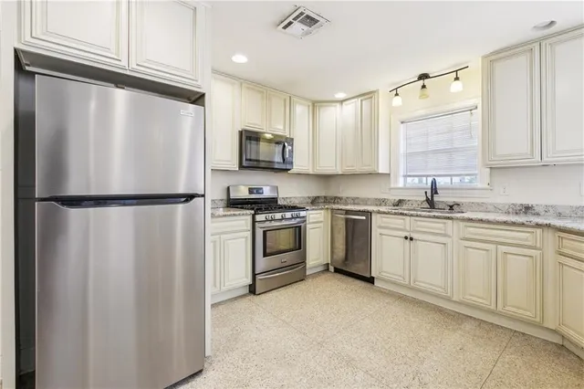 $4,000 | Undisclosed Address, Metairie, LA 70005