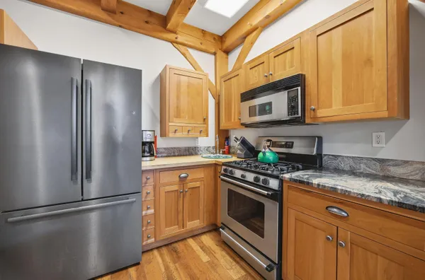 $1,699,000 | 182 Winnicutt Road, Stratham, NH 03885