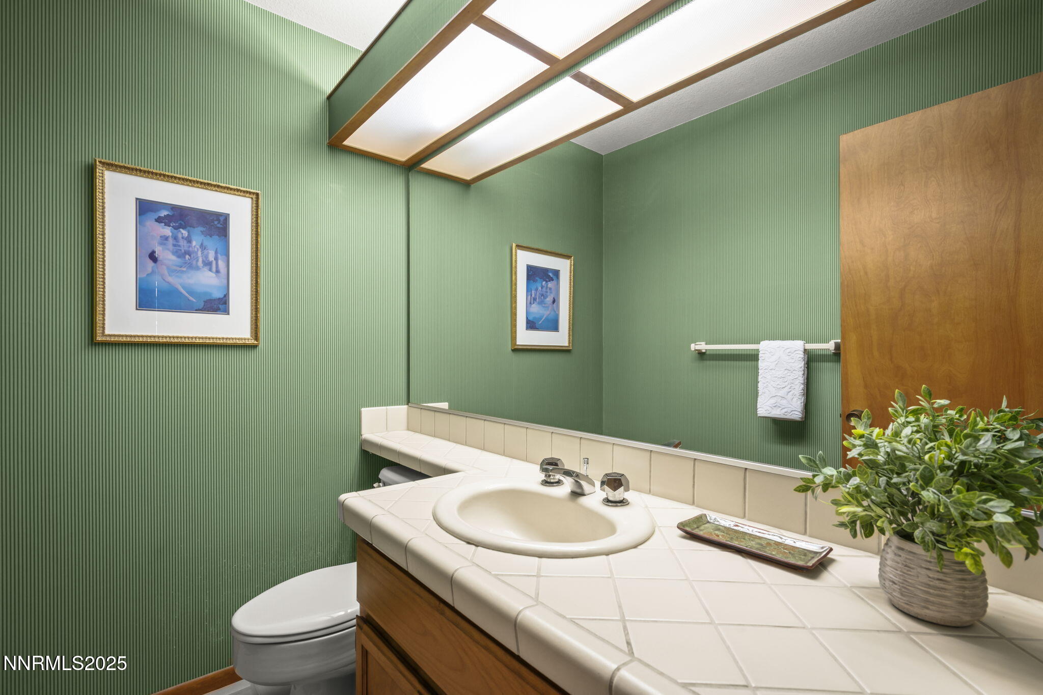 1443 Copper Point Circle Reno, NV 89519 - Photo 20 of 33 a bathroom with a toilet sink and mirror