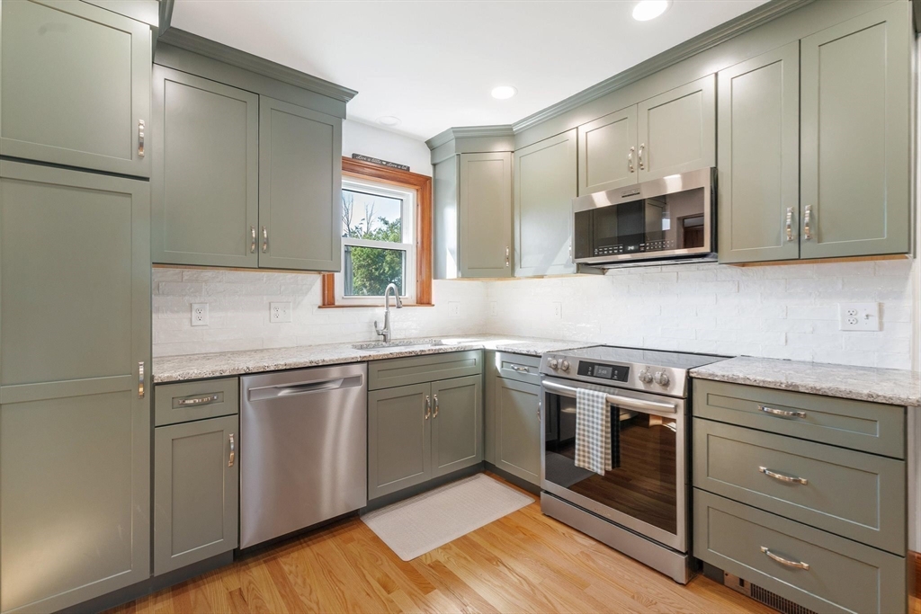 5 Bates Street Mendon, MA 01756 - Photo 6 of 37