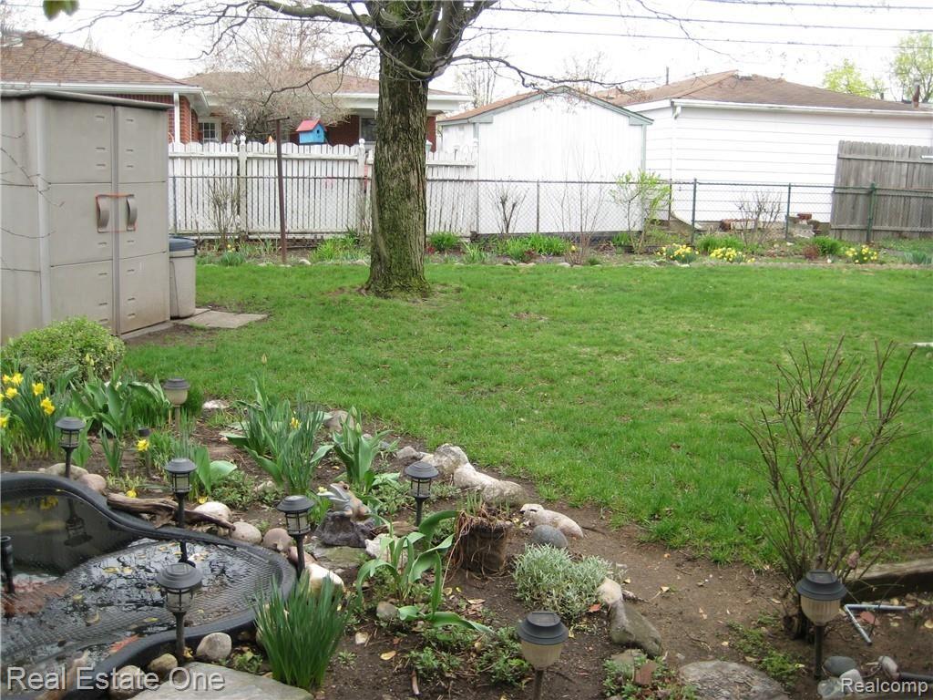 9620 Pardee Road Taylor, MI 48180 - Photo 4 of 27 IMG_4857.JPG